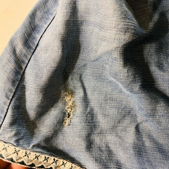 Bobeau Chambray Embroidered Balloon Sleeve Top Size Small - Picture 7 of 10